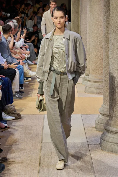 Look 7
